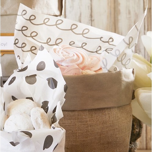 Santa Barbara DS Polka Dot Paper Liners 12 count new cases n package - Picture 2 of 4